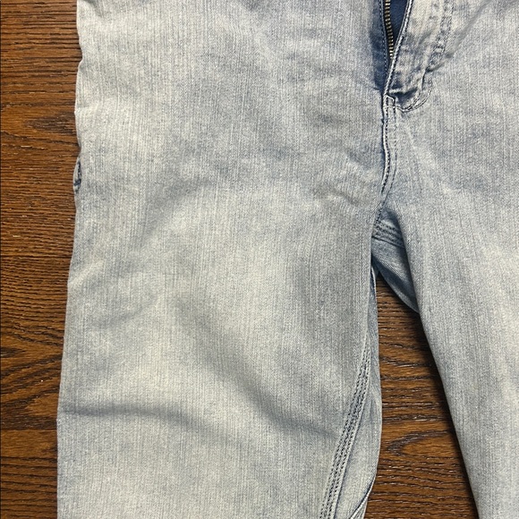 DUER Relaxed Fit Men's Jeans in Light Blue - Picture 6 of 8